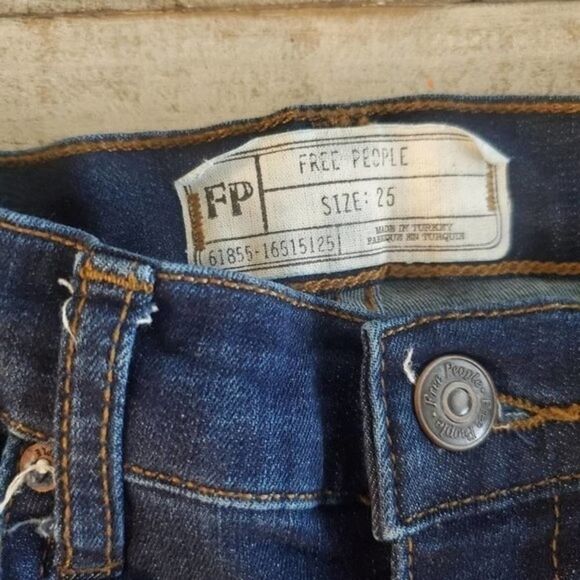 Free PEOPLE High-Rise Busted Knee Skinny Distressed Size 25 - Picture 5 of 10